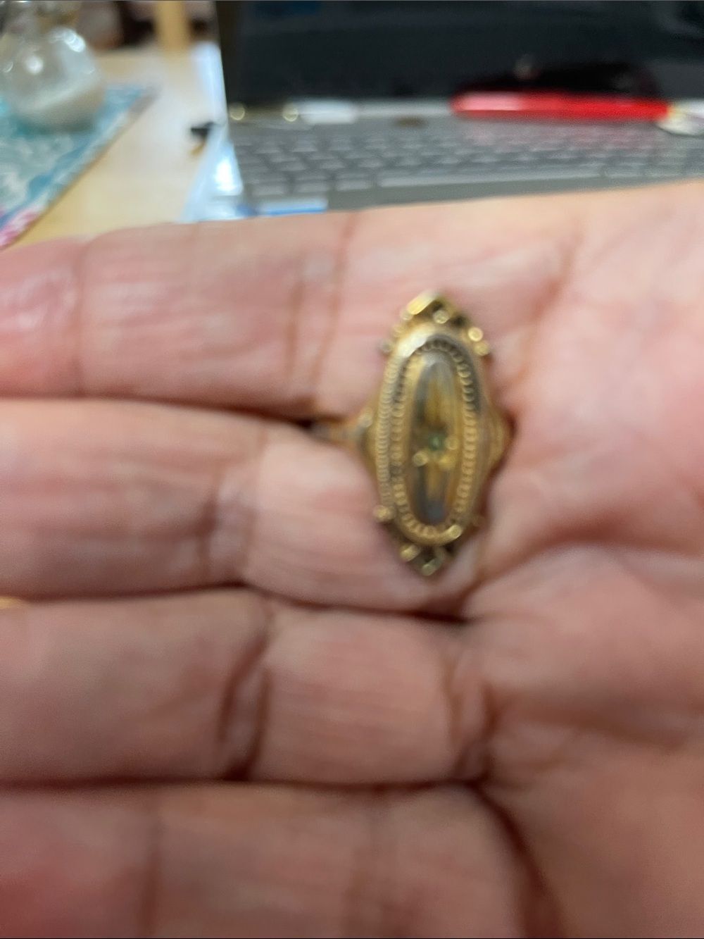 Avon 1970s Vintage-Inspired Women's Gold Tone Oval Filigree Ring